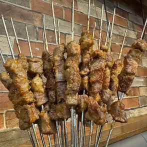 Restaurant Cheff mounting a dish